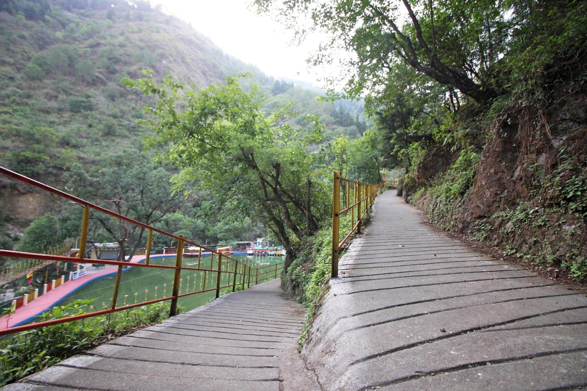 Hotel O Kempty Lake Adventure Resort Mussoorie Esterno foto