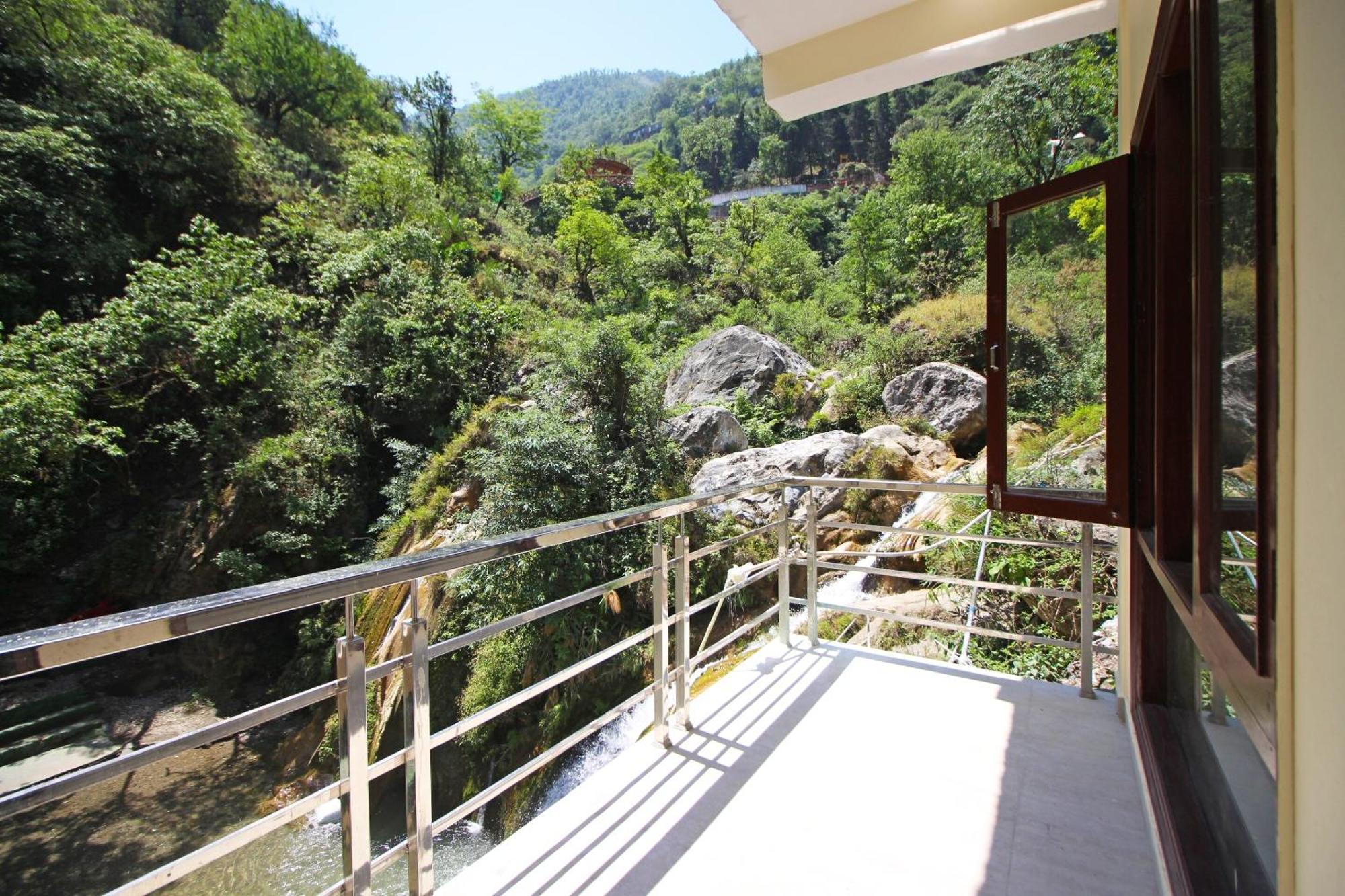 Hotel O Kempty Lake Adventure Resort Mussoorie Esterno foto